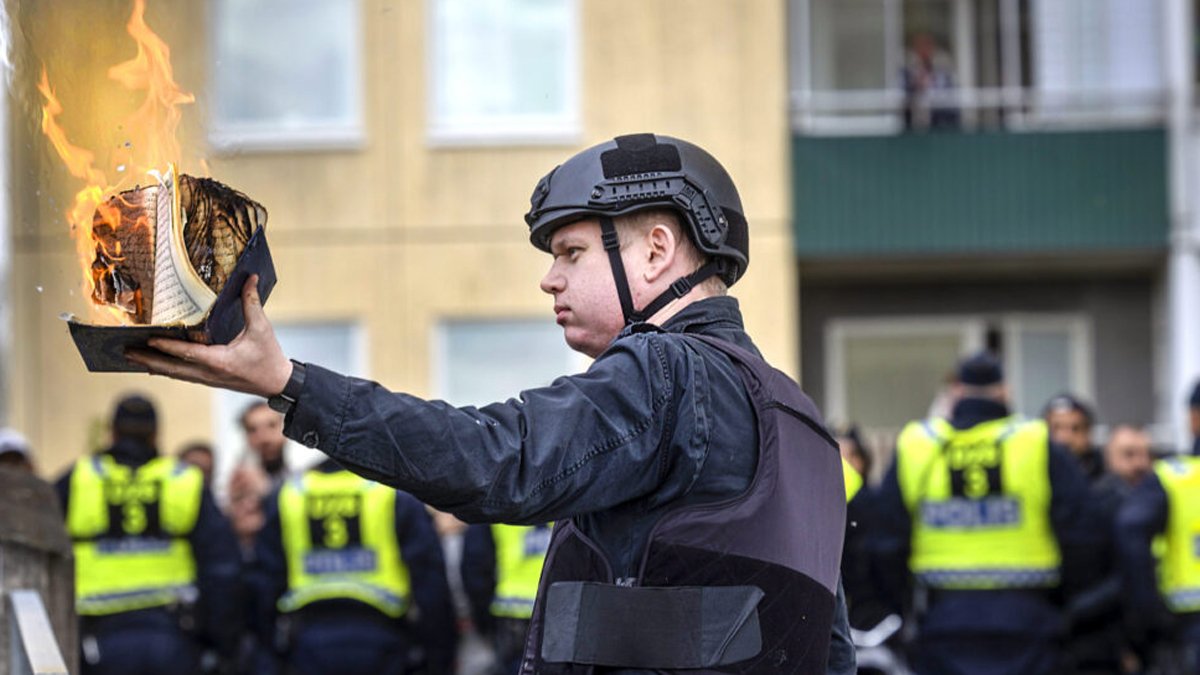 Rusya Kur'an-ı Kerim'e yönelik saldırıları kınadı: 'Herhangi bir dine saygısızlık etmek doğru değil'