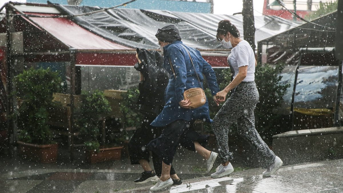 Trakya’da başlayıp Marmara’ya sıçrayacak! Tarih verildi! İri dolu, fırtına, hortum geliyor