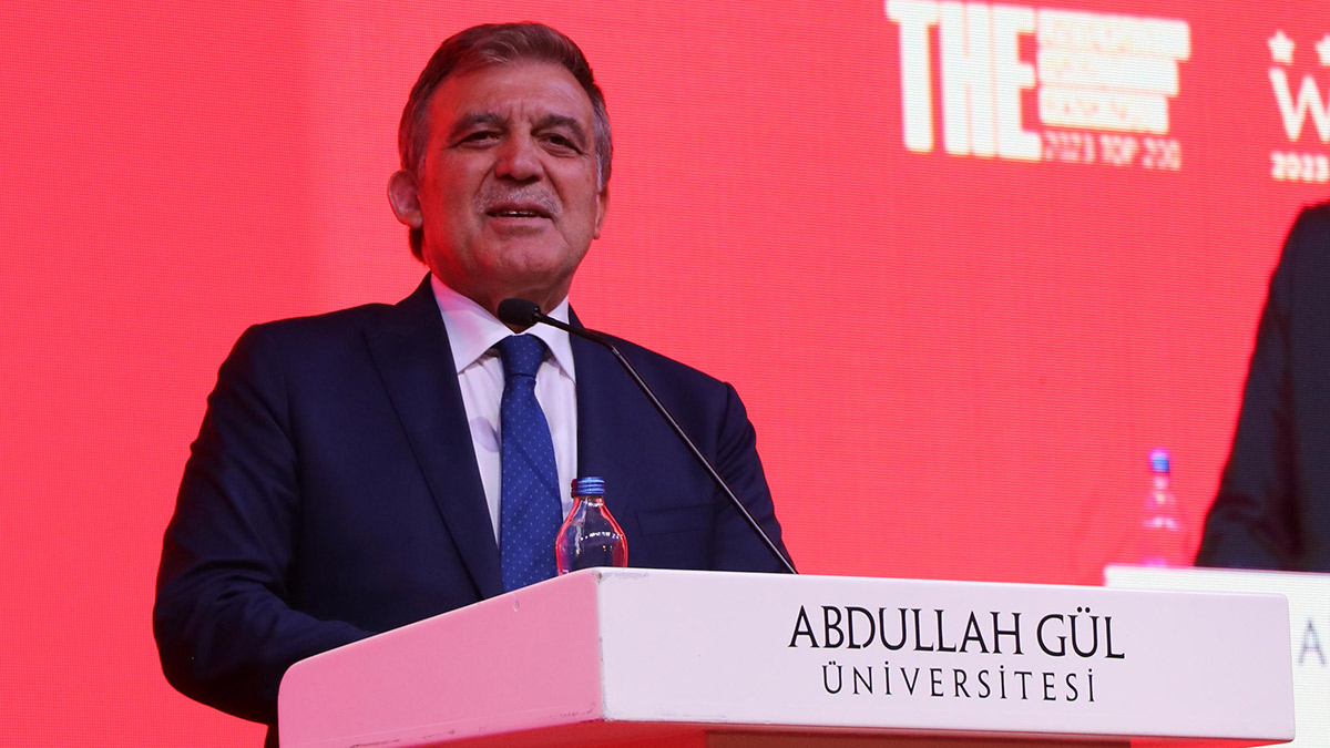 Abdullah Gül'den gençlere: İhtiraslı değil, iddialı olun