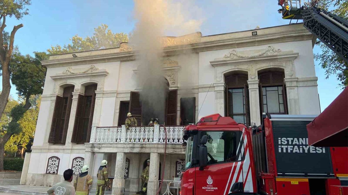 Yıldız Parkı içindeki Çadır Köşkü'nde yangın