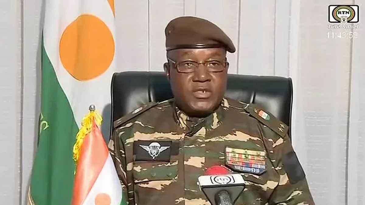 Bir darbeyi bastırdı, diğerine liderlik etti: Nijer’de geçiş hükümetinin başkanı General Tchiani oldu
