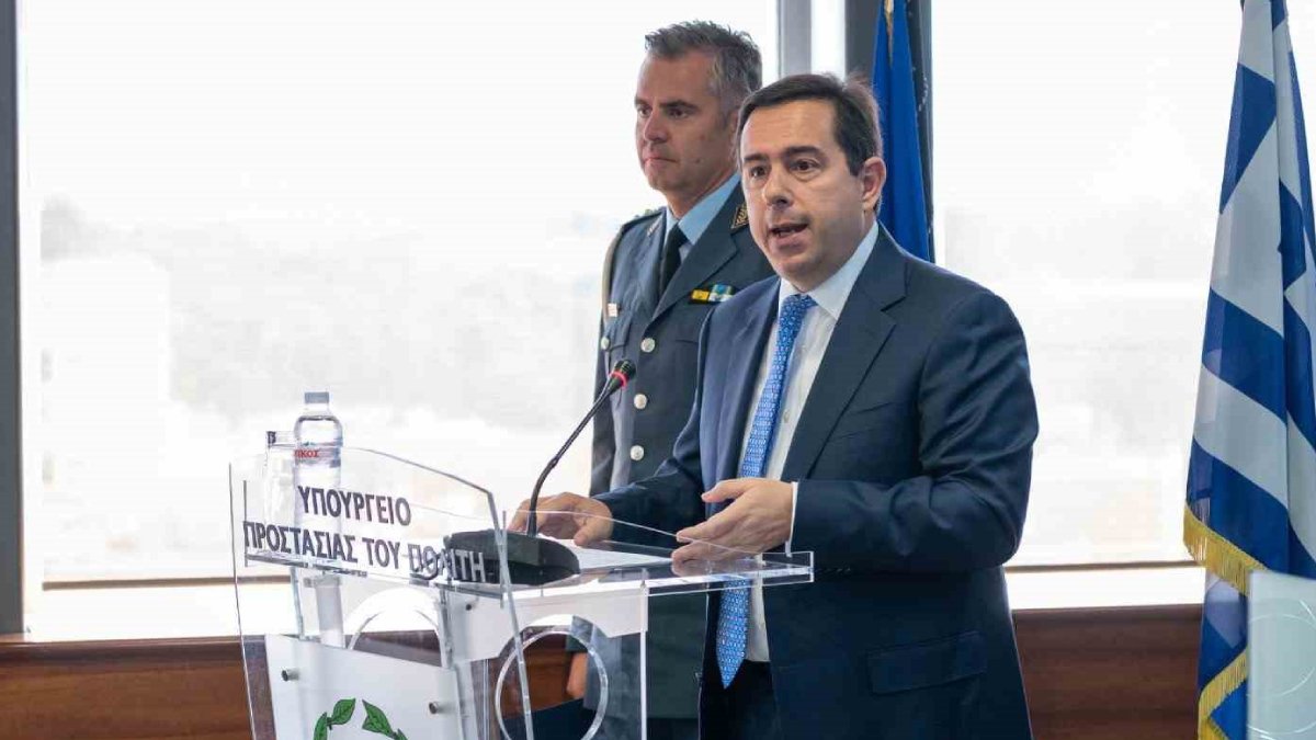 Yunanistan'da meydana gelen yangınların ardından karar: Mitarakis istifa etti