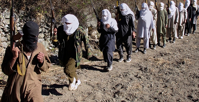 Taliban, Kunduz'a yakın bir ilçeyi ele geçirdi