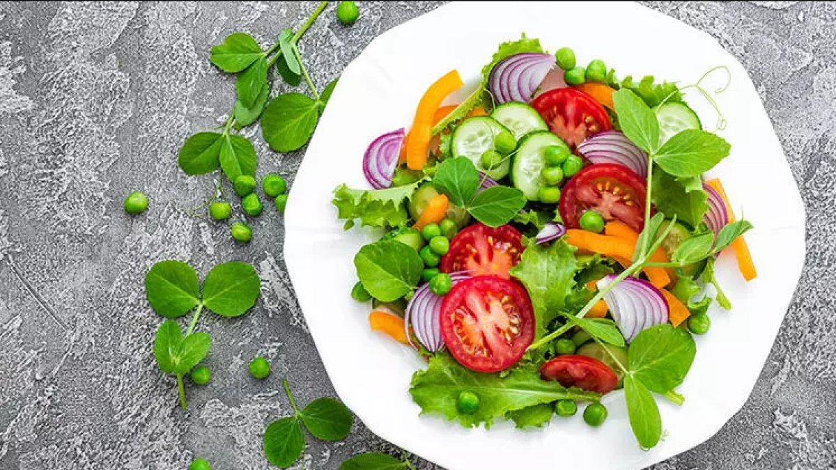 Salata Tarifleri: Lezzet Dolu ve Sağlıklı Bir Damak Yolculuğu
