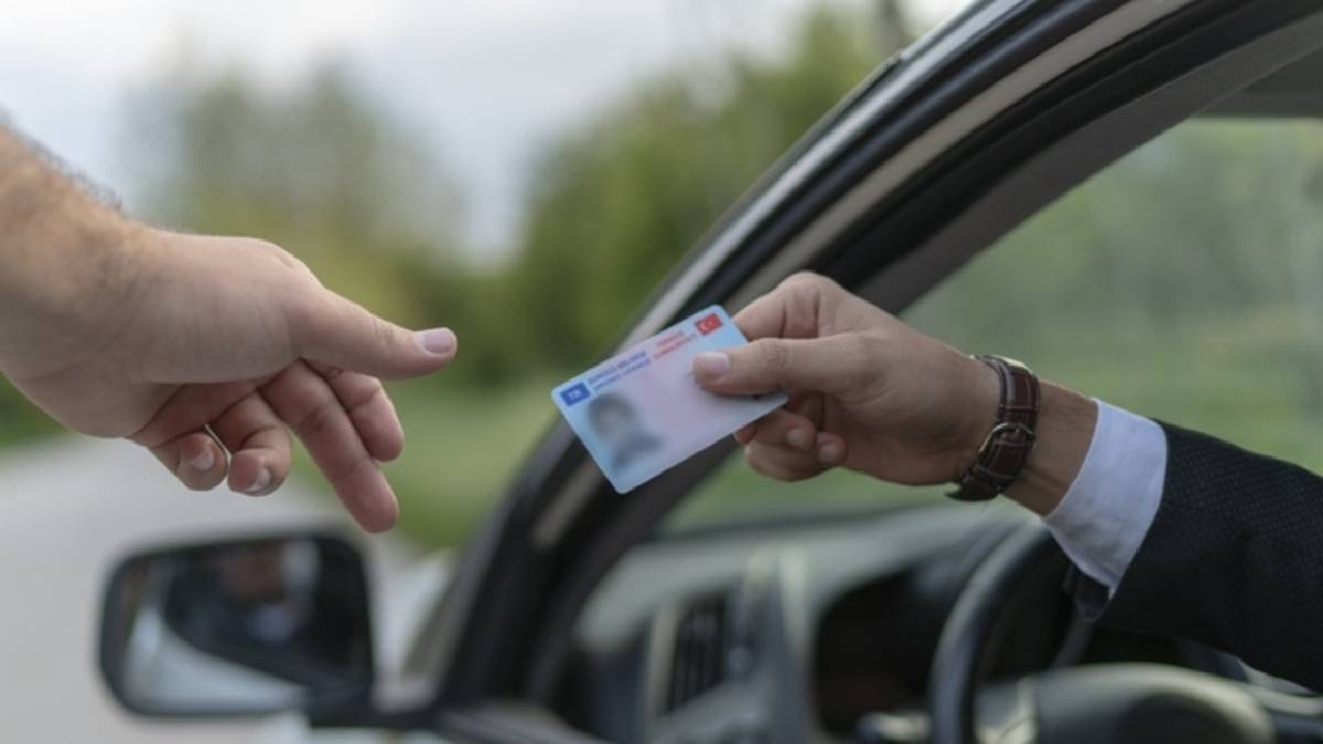 35 yaş üzeri ehliyet sahiplerini ilgilendiriyor! Herkesin mutlaka yapması gerekli: Yaptırmayanlar  ceza ödeyecek