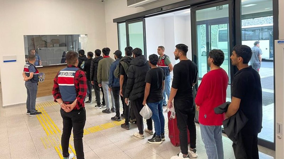 Kocaeli'de 37 kaçak göçmen sınır dışı edildi