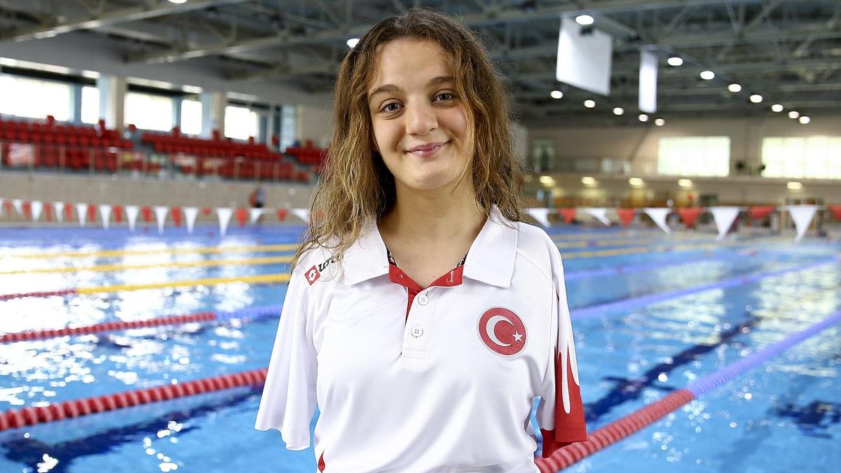 Milli yüzücü Sümeyye Boyacı 2024 Olimpiyat kotasını aldı