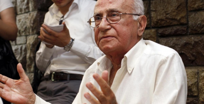 Cüneyt Arcayürek kimdir?