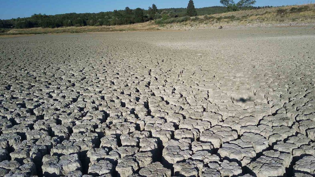 Barajlarda tehlike çanları çalıyor: Biri daha sıcak havaların kurbanı
