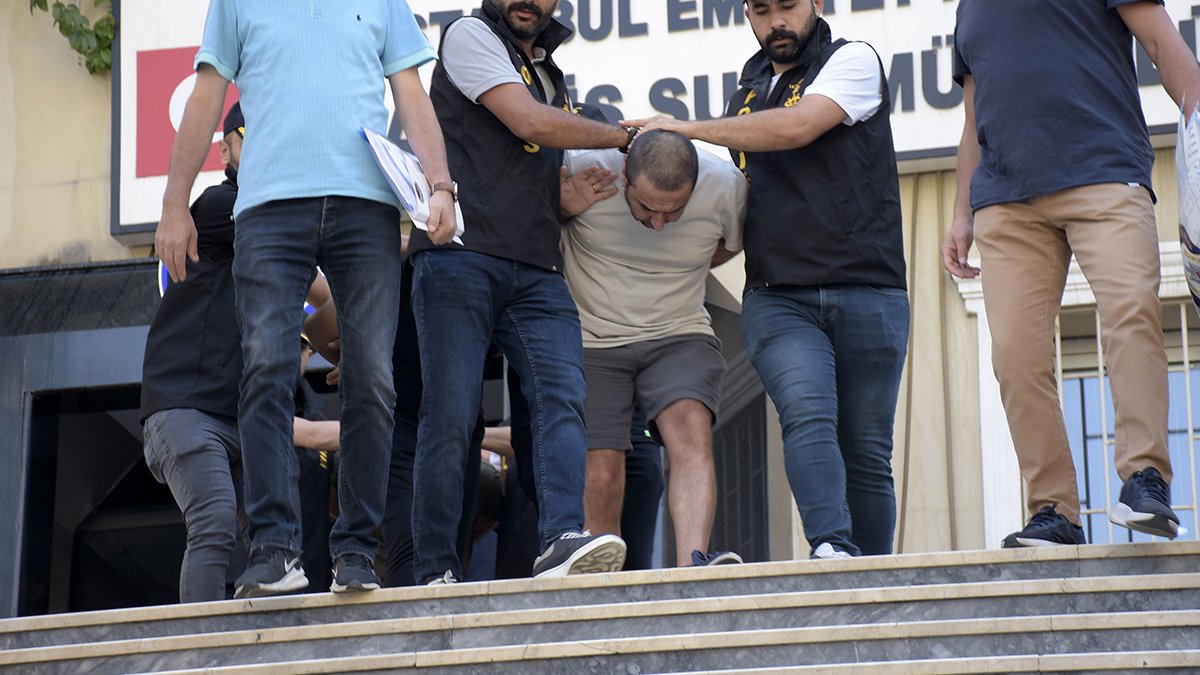 Tekel bayi saldırganından pes dedirten savunma: Silah patlayıp yerde kan görünce...