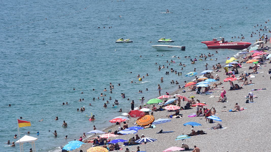 Antalya'yı Eyyam-ı Bahur çarptı: Nem oranı yüzde 76'ya çıktı