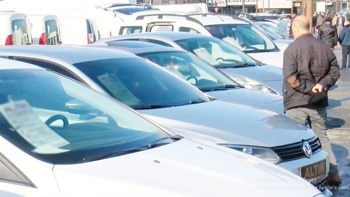 İkinci el araç satışları üç ay sonra 1 milyonun altına indi