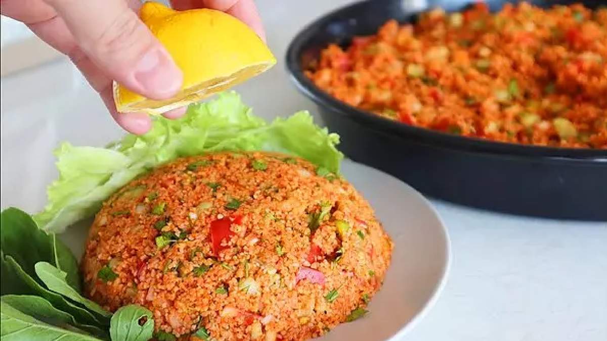 Kimse bu tarifi bilmiyor! Kısır yaparken içine 1 yemek kaşığı koyun... 5 çaylarının en hamaratı siz olacaksınız