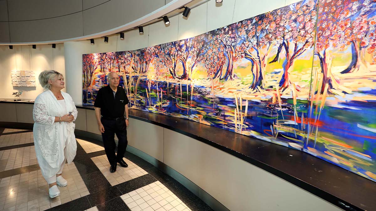 Başkan Yaşar’dan İzmirli sanatçıya tam destek