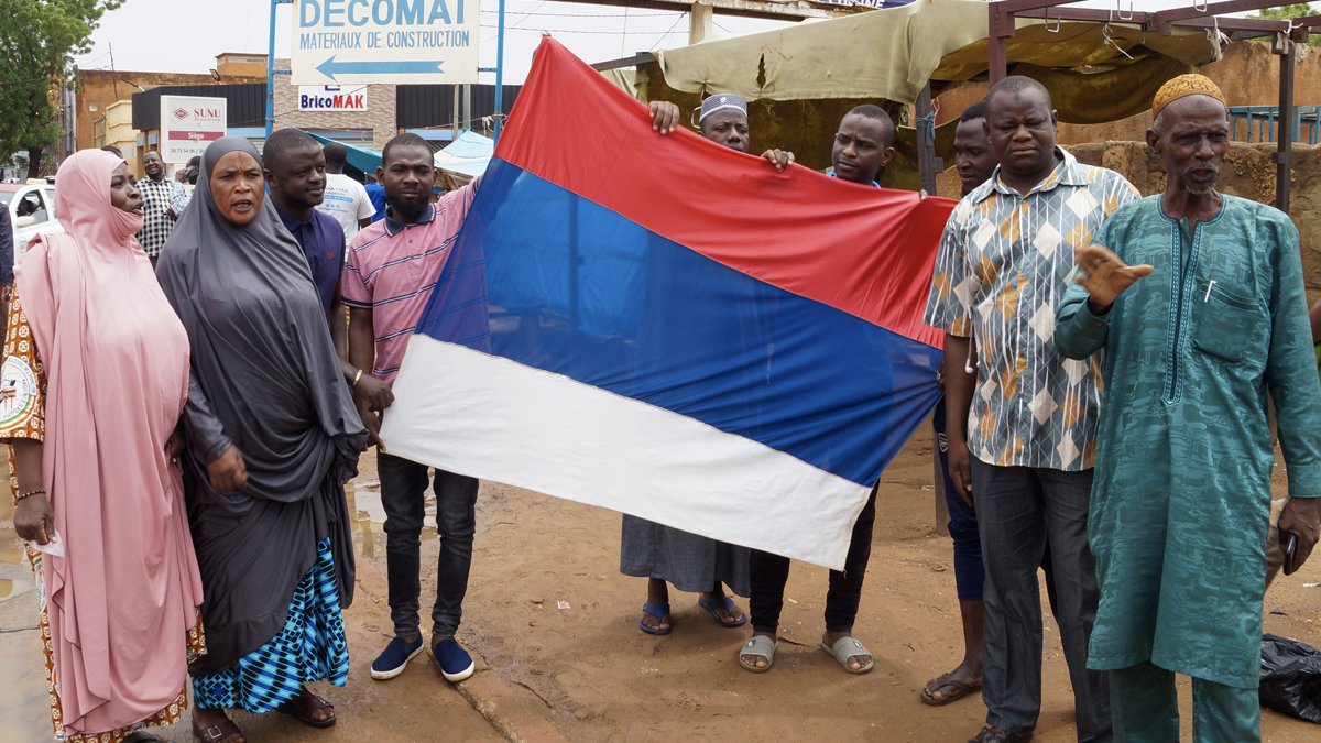 Nijer'deki darbe sonrası Kara Kıta'da sömürgecilik tekrar gündemde