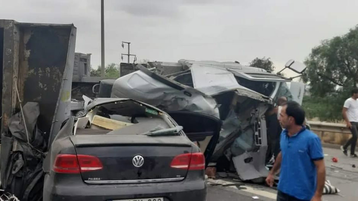 Karşı şeride geçen tır otomobile çarptı: 1 ölü, 2 yaralı