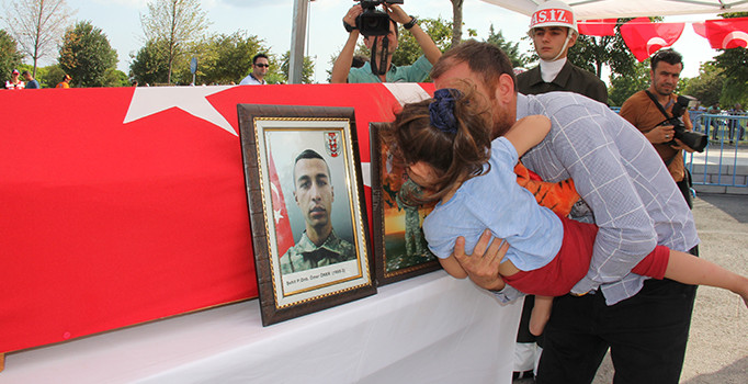 Van’da şehit düşen Onbaşı Ömer Öner’in cenazesi İstanbul’da toprağa verildi