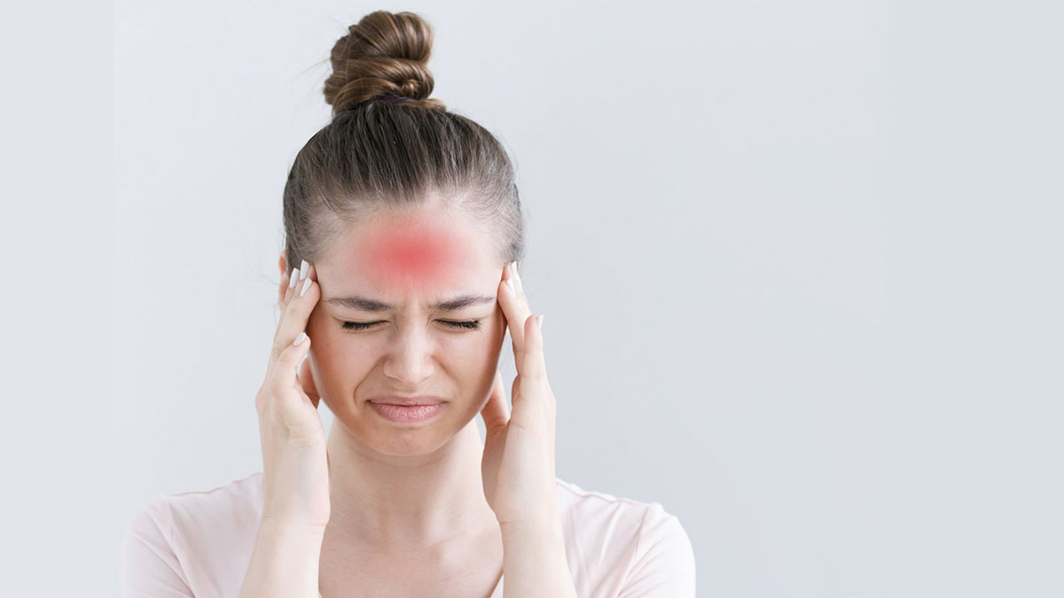 Geçmeyen baş ağrısı beyin tümörü işareti olabilir! Bu belirtiler varsa aman dikkat