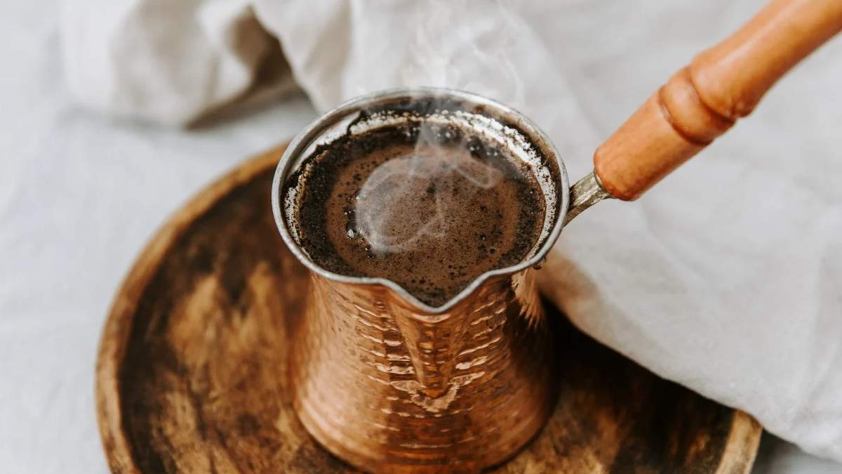 Türk kahvesine 1 damla koy gürül gürül coşuyor! Köpüğe peçete yetişmeyecek