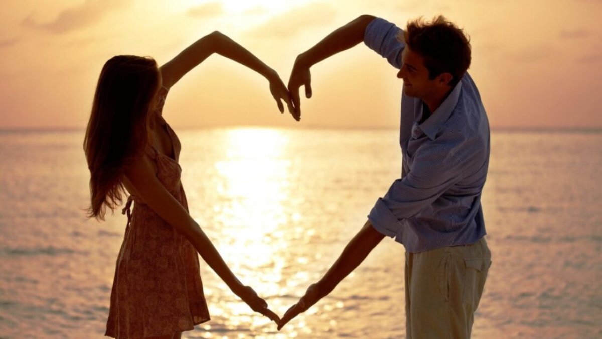 Bir İnsanın Seni Sevdiğini Nasıl Anlarsın?