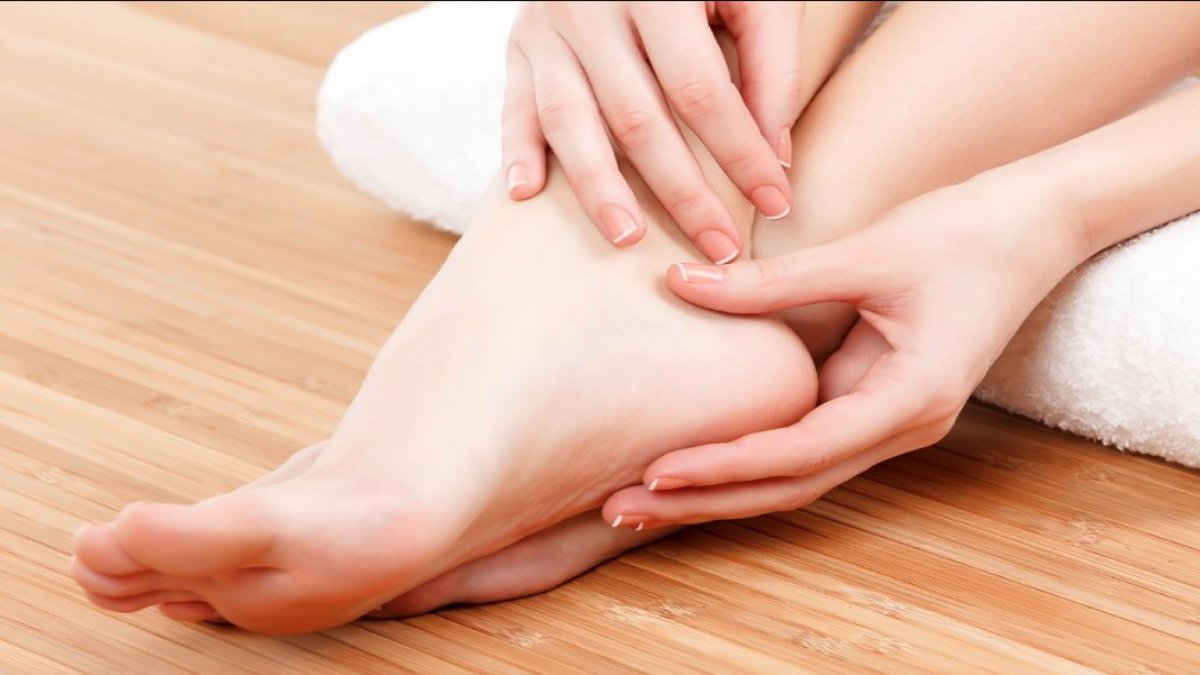 Topuk Çatlakları Nasıl Giderilir? Çatlayan Topuklara Ne İyi Gelir?