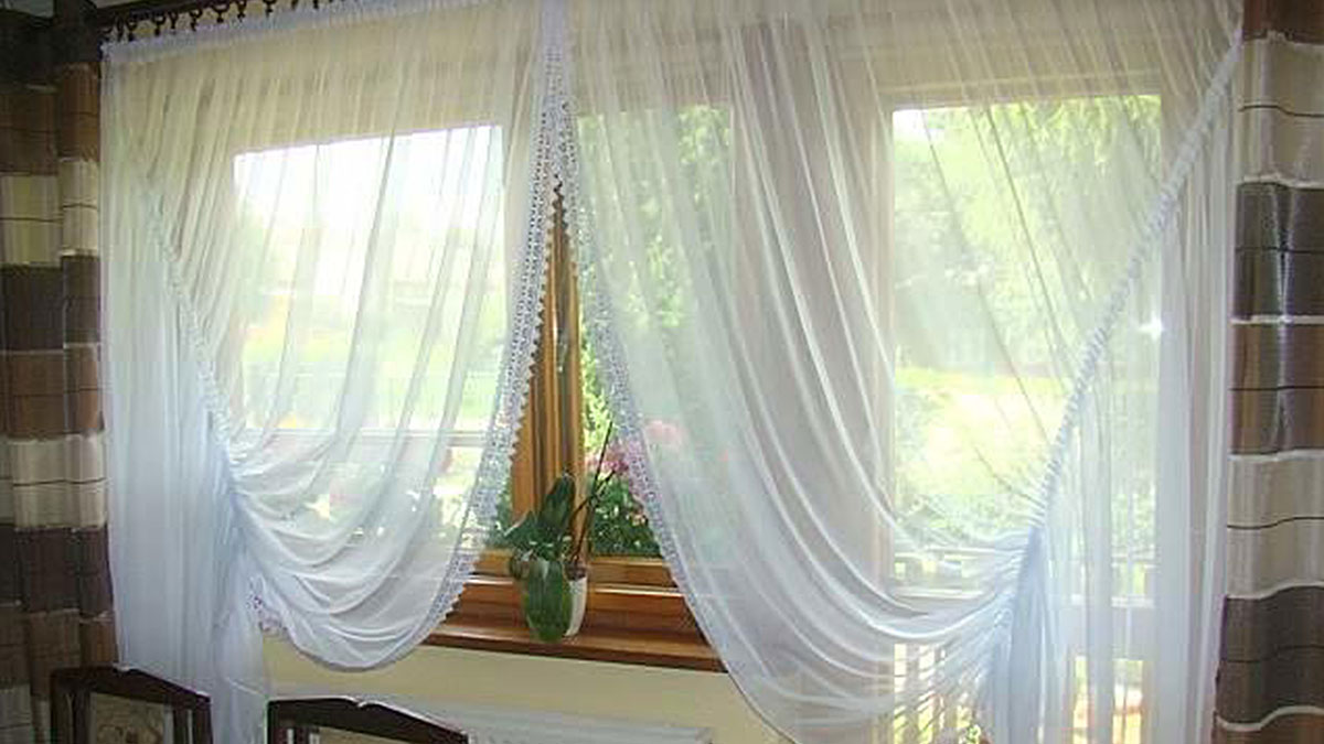 Sararan tül perdeleri kar gibi beyazlatıyor! Makinenin deterjan hanesine sadece 1 kaşık ilave edin