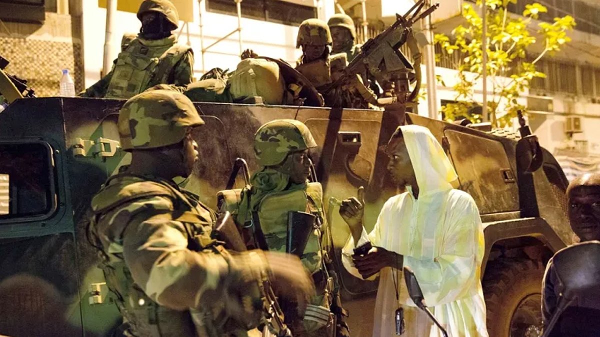 Nijer'de cunta, Bazum'u vatana ihanetten yargılamak istiyor