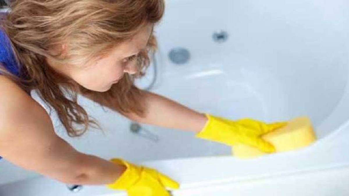 Banyo küvetinizdeki ve duşakabindeki pas ve sarı lekelerden anında kurtulun! Bu mucize yöntemle pas ve sararmaya veda edin