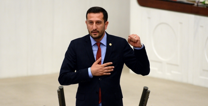 CHP'li vekilin Meclis kürsüsünde ilginç selamı