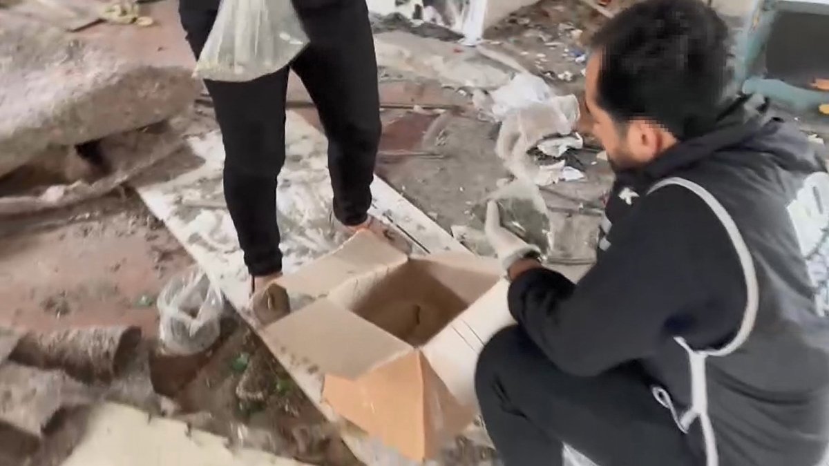 Metruk bir binada 5 bin bronz sikke ele geçirildi