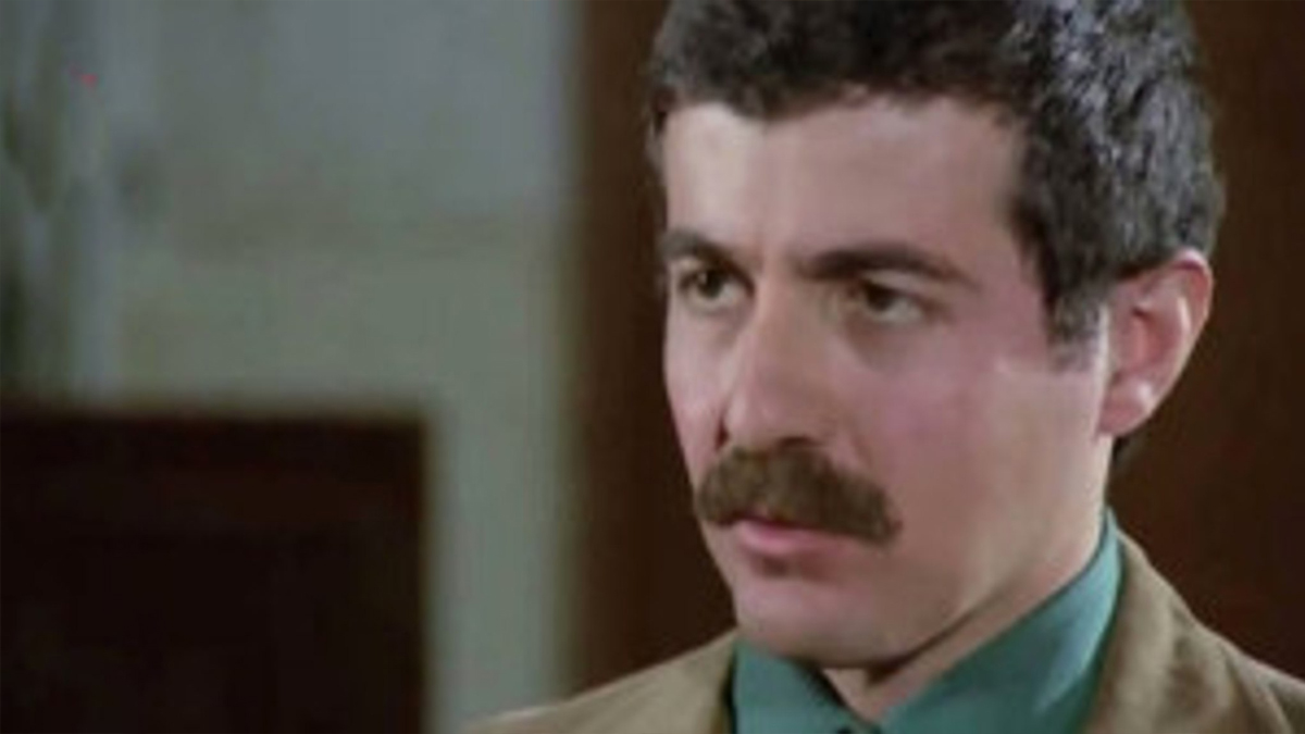 Hababam'ın oyuna getirdiği Avni Hoca meğer çok ünlüymüş! Hepimiz tanıyoruz...