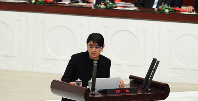 Leyla Zana'dan 24 yıl sonra
ikinci kez Türkçe yemin