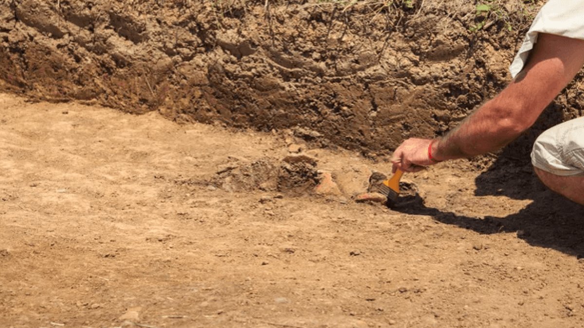 Kazıdan 1200 yaşında kadın iskeleti çıktı! Ellerinin halini gören dondu kaldı: Hala aynı