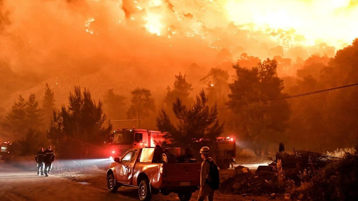 Yunanistan'daki yangınlar 4'üncü gününde! 18 kişinin cansız bedeni ormanda bulundu