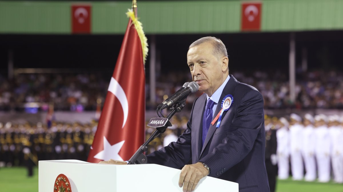 Erdoğan'dan mülteci açıklaması: Köşeye sıkıştırma çabalarını boşa çıkarıyoruz