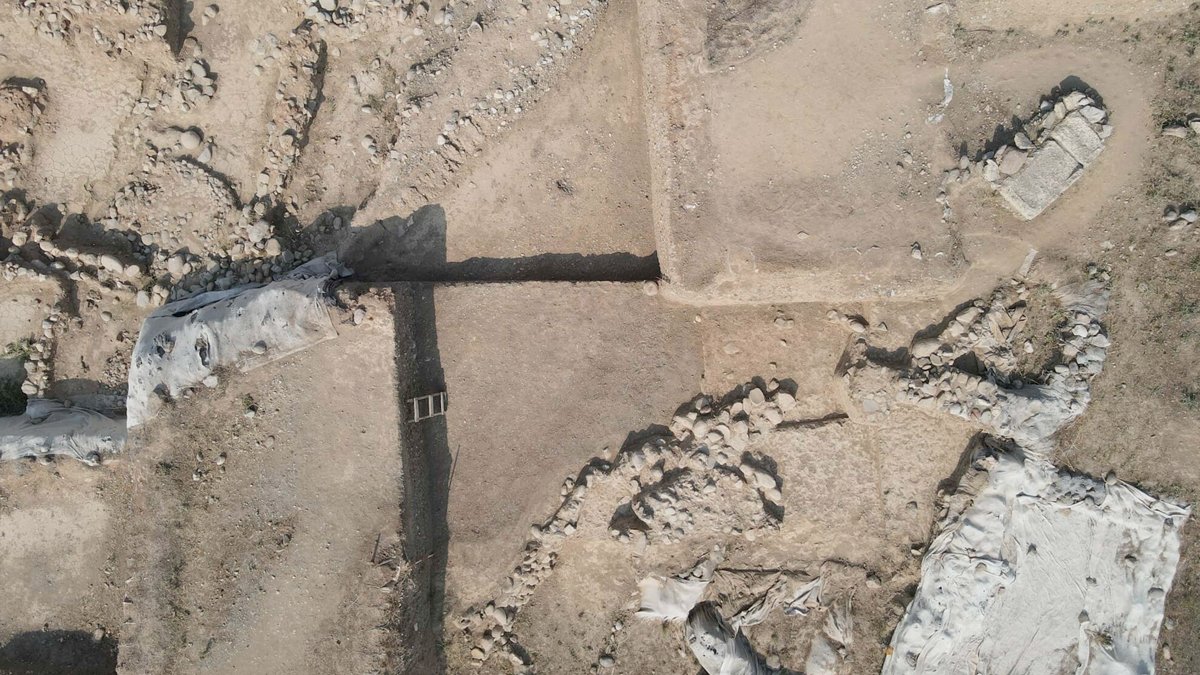 İzmir'de tarihi keşif: İlk su kanalı bulundu