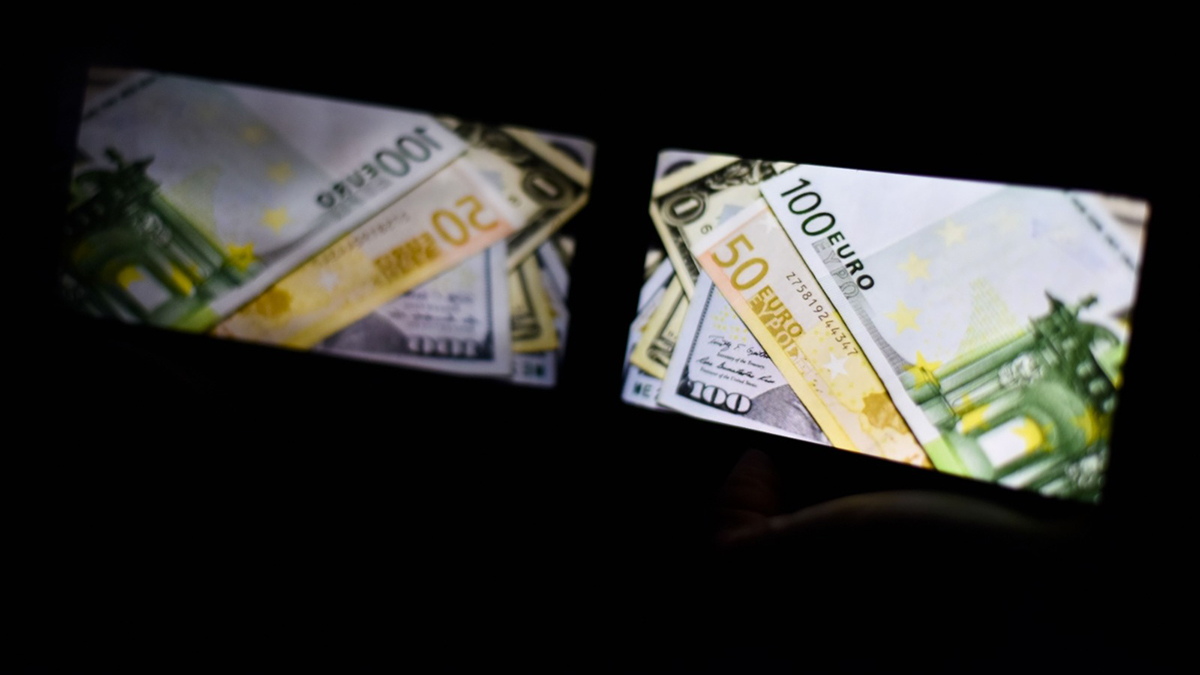 Merkez beklentiyi aştı piyasalar karıştı: Dolar ve euro sert düştü