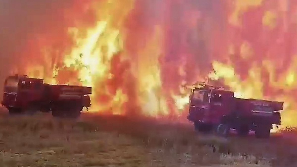 Alev topunun arasında kaldılar! Çanakkale'deki itfaiye ekipleri son anda kurtuldu