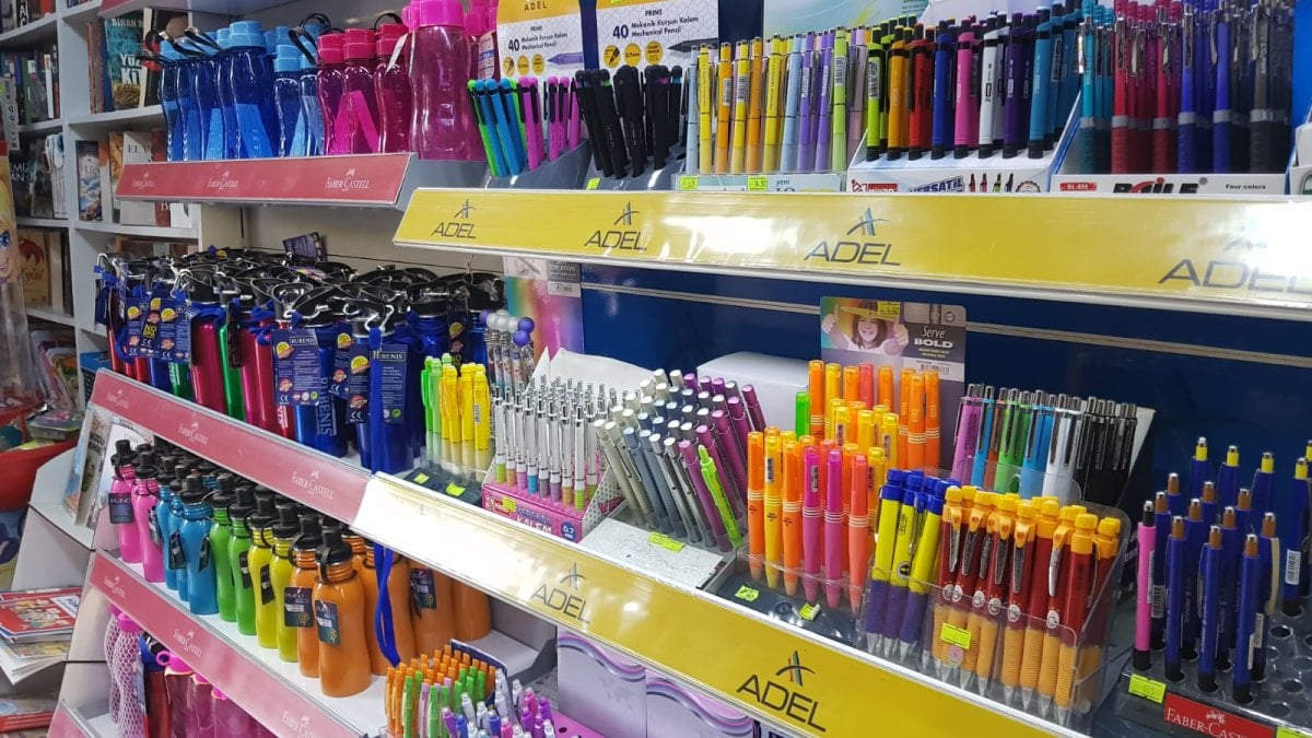 Zamlar öğrencinin okul çantasını da vurdu! Kırtasiye devri bitti… Veliler artık oraya akın etti