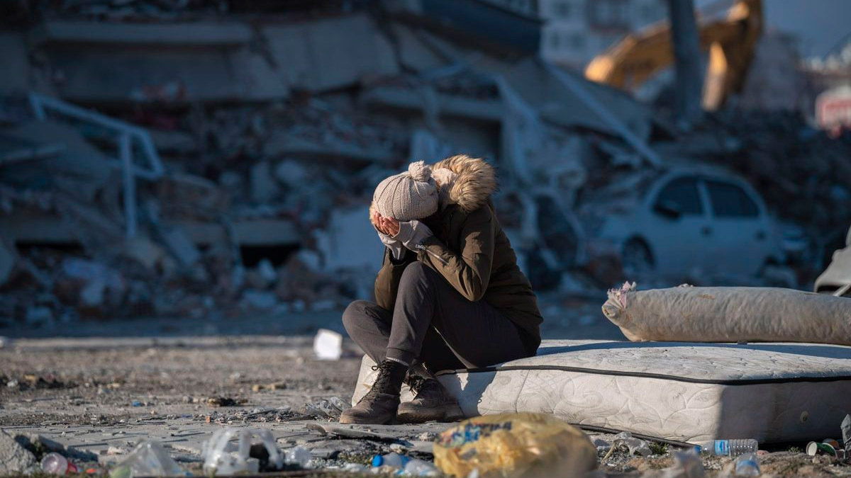 Yurtlardan çıkarılan depremzedeler: Hepimiz unutulduk, her şeyin üstü kapandı