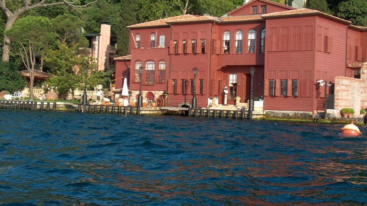 Dudak uçuklatan fiyat: Boğaz'ın kırmızısı satıldı