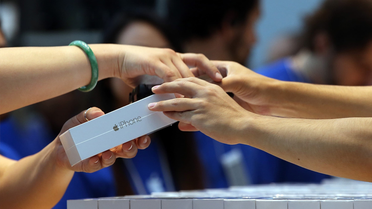 Vergisiz verilmesi beklenen telefonlar! Cem Küçük açıkladı... İPhone hayalleri suya düştü