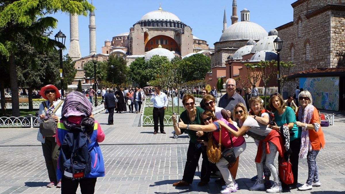 İstanbul turist doldu: 10 yılın rekoru