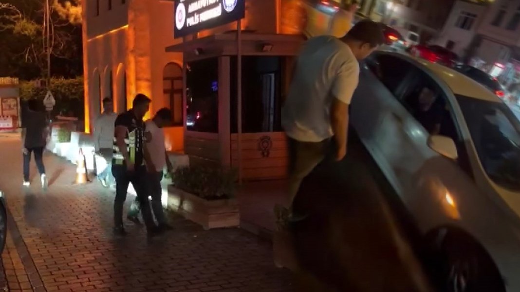 Değnekçi polise denk gelince yakayı ele verdi: O anlar kamerada