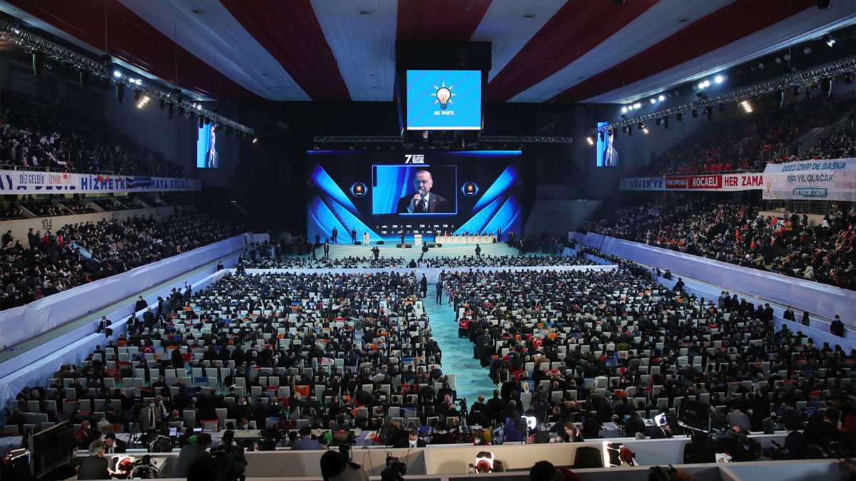 AK Parti'de olağanüstü kongre tarihi belli oldu