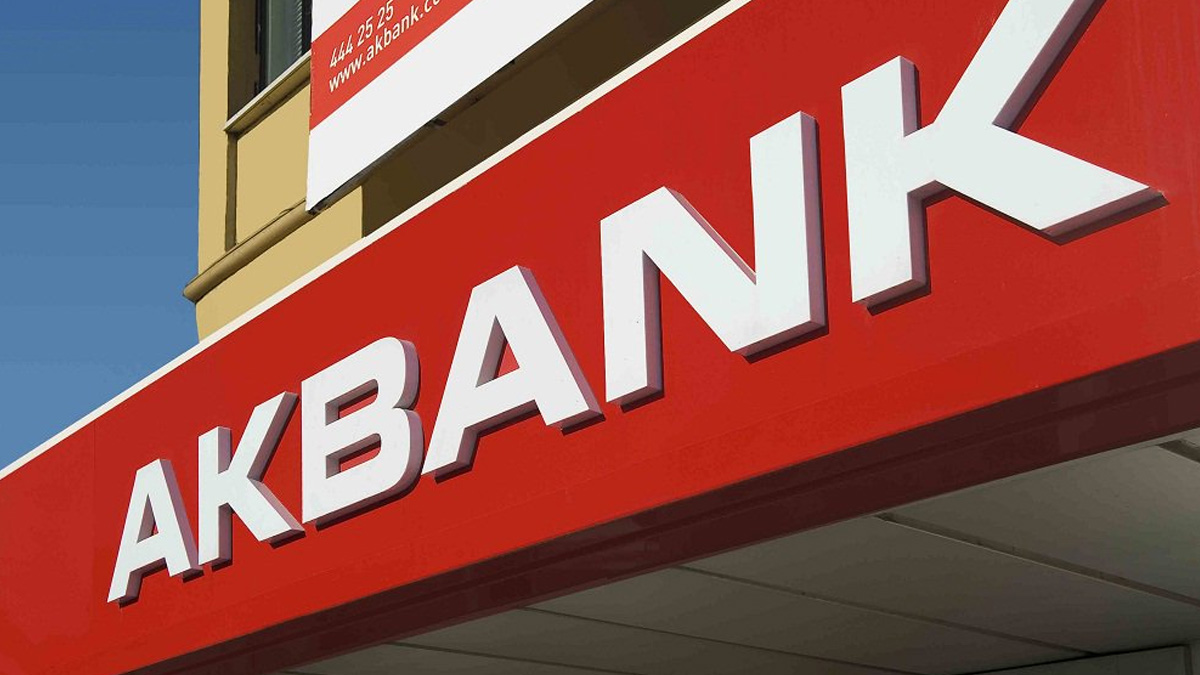 Emeklilerin cebini dolduran kampanya! Akbank daha fazla dayanamadı, patlattı... 10.000 TL promosyon için sıraya girin