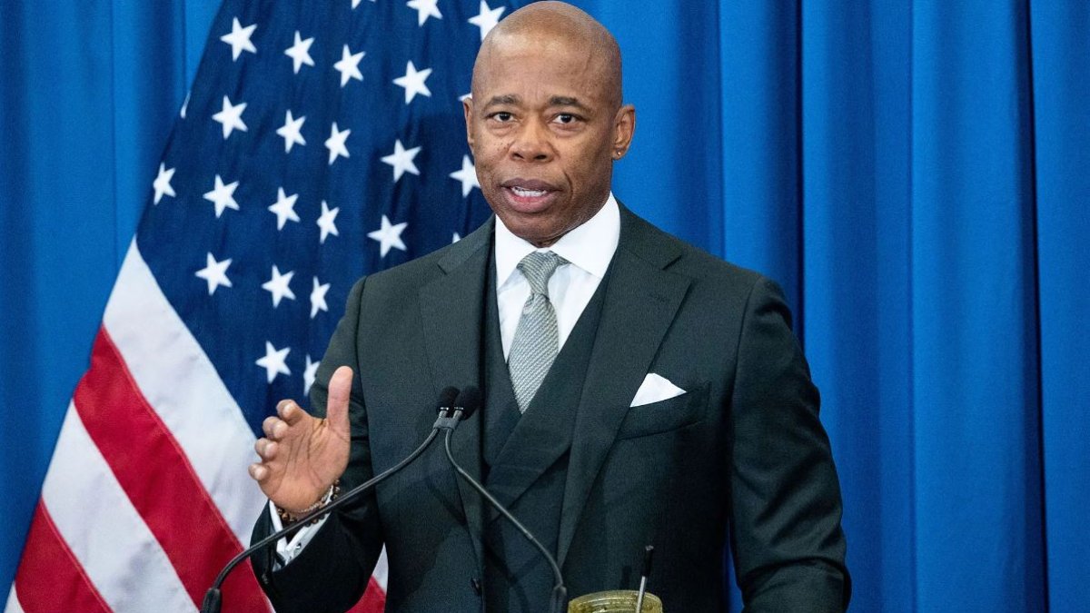 Türk dostu başkan New York'ta ezana izin verdi