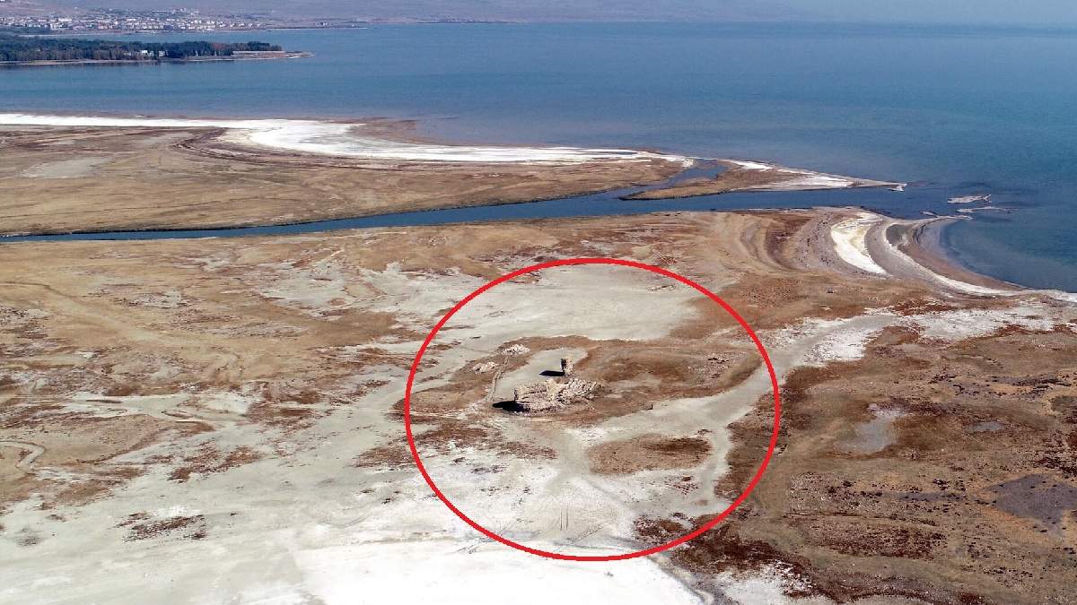 Van Gölü'nün suları çekildi tarihin gizli hazineleri ortaya çıktı! Hepsi devasa ve şaşırtıcı: Görenler gözlerine inanamadı