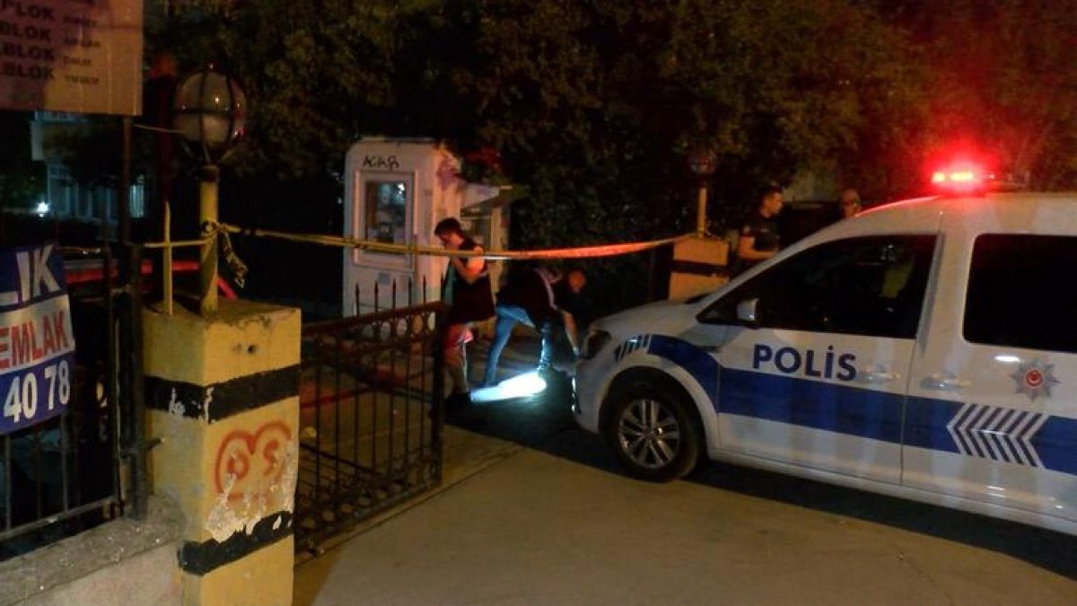 Kadıköy'de silahlı kavga: Kurşun yağdırdılar
