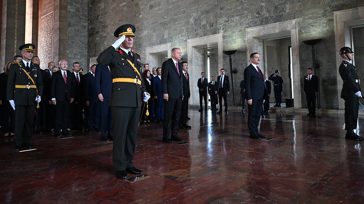 Erdoğan Anıtkabir'de: Türkiye Yüzyılı'nı kararlılıkla hayata geçiriyoruz